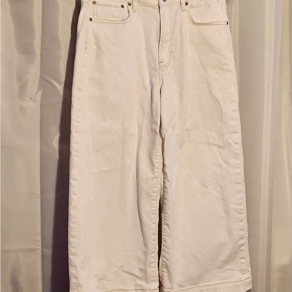 American Eagle white wide-legged jeans, Size 6 short